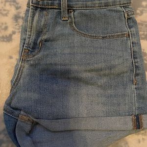 Mid rise - denim shorts